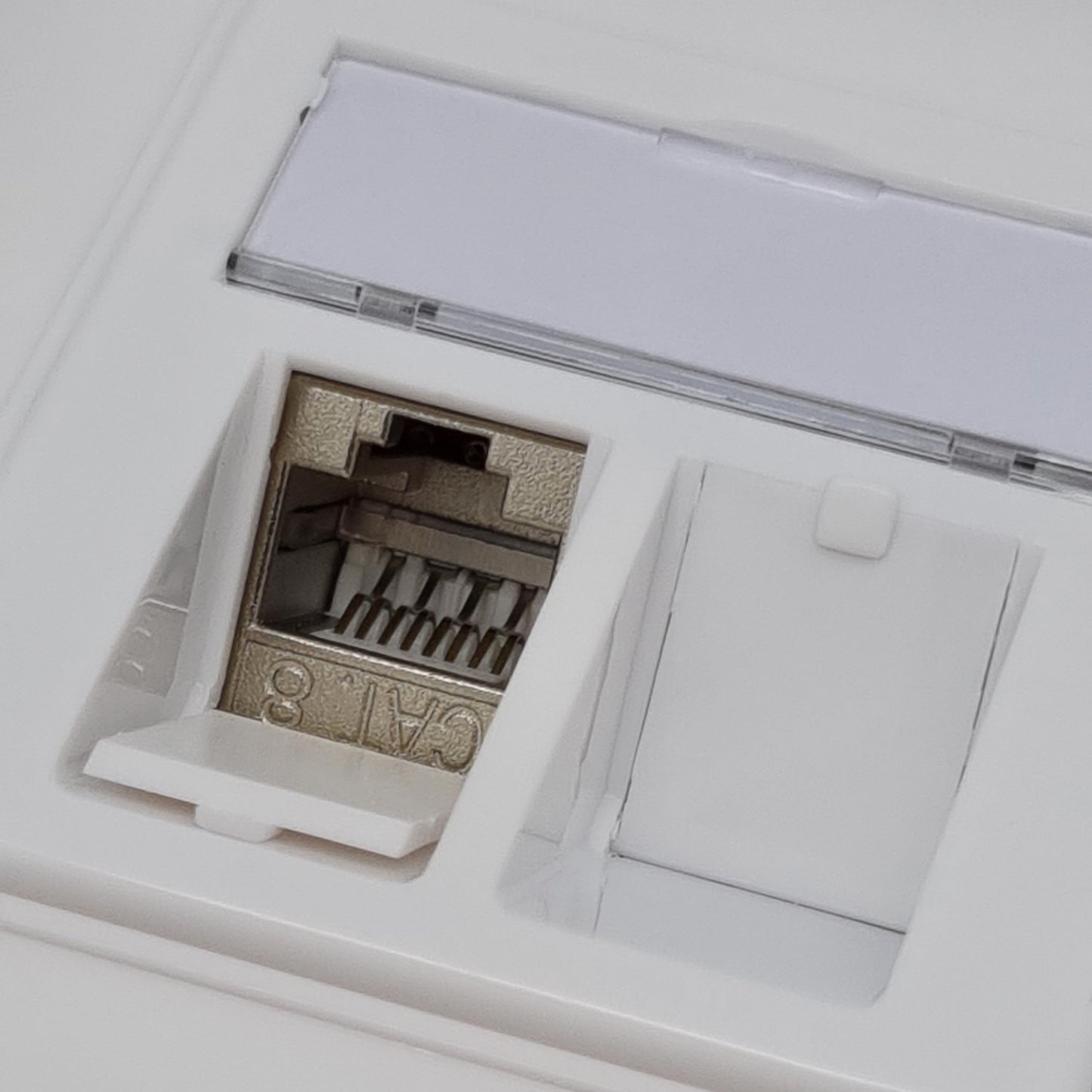 maintec® CAT8.1 Netzwerkdose, 40 Gbit/s Ethernet, Aufputz + Unterputz, 2x RJ45 Keystone, weiß